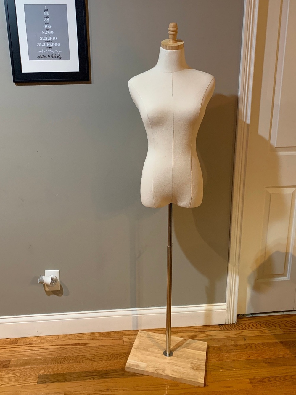 Adjustable Female Dress Form Mannequin in Cream